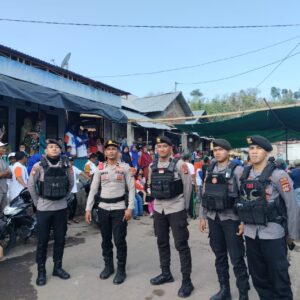 Personel Operasi Mantap Praja (OMP) Rinjani 2024 Polres Bima Kota Amankan Kampanye di Kecamatan Rasanae Timur
