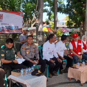 Anggota Polres Dompu Berpartisipasi dalam Kegiatan Donor Darah PMI Kabupaten Dompu