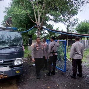 Polres Lombok Utara Distribusikan Air Bersih Pasca Bencana