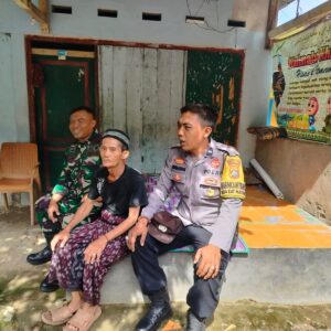 Dukung Ketahanan Pangan, Polsek Lembar Gerakkan Warga Tanam Sayur