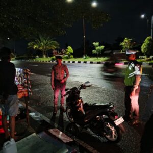 Operasi Ketupat 2025: Upaya Polisi Jaga Keamanan Malam di Lombok Barat