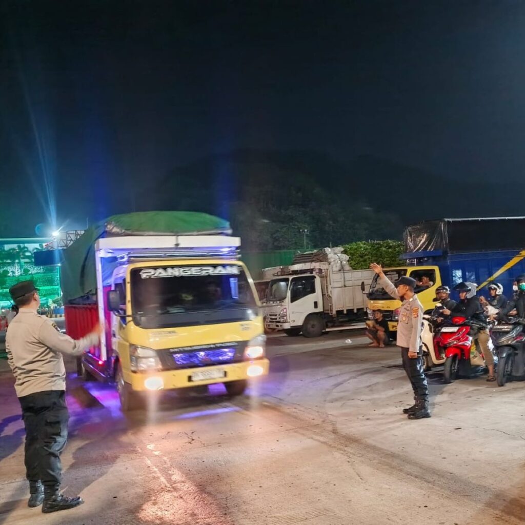 Polisi Kawal Ketat Pelabuhan Lembar, Penumpang Lebih Tenang