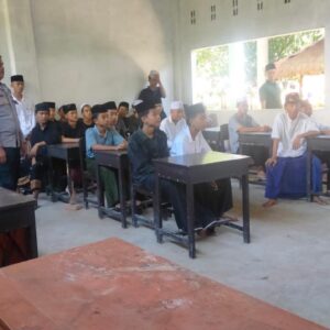 Polsek Sekotong Edukasi Santri: Cegah Narkoba & Nikah Dini