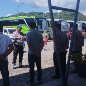 Viking Orion Sandar di Lombok: Ratusan Wisatawan Nikmati Eksotisme Pulau Seribu Masjid