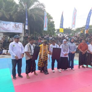 Meriahkan HUT ke-67, Lombok Barat Gelar Peresean Budaya Tradisional