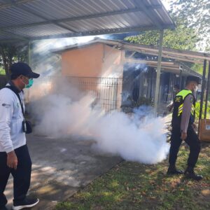 Polres Lombok Utara Gandeng Dikes KLU Lakukan Fogging