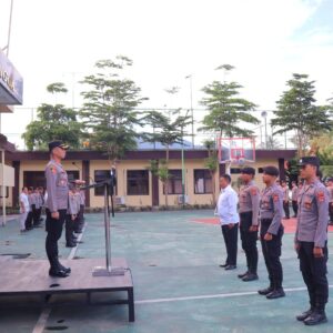 Kapolres Lombok Utara Berikan Penghargaan kepada Enam Personel Berprestasi