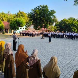 Satlantas Polres Lombok Utara Berikan Edukasi Tertib Lalu Lintas kepada Pelajar SMPN 1 Pemenang