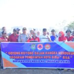 Polres Bima Kota Laksanakan Gotong Royong di Areal Pasar Amahami Dukung Program “KOTA BIMA BISA”
