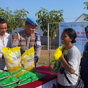 Sambut HUT ke-80 RI, Polsek Sumbawa Gelar Gerakan Pangan Murah