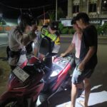 Kegiatan Rutin Yang Ditingkatkan (KRYD) Polsek Seteluk Jadi Tali Koordinasi Bersama Masyarakat untuk Jaga Kamtibmas